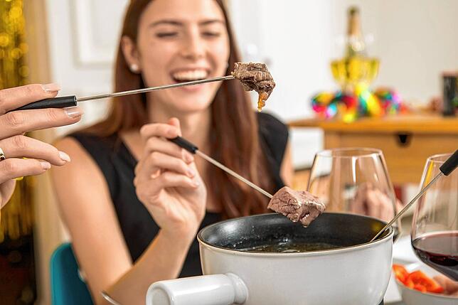Fondue Chinoise und Fondue Bourguignonne sind in der Schweiz als Weihnachtsessen sehr beliebt.