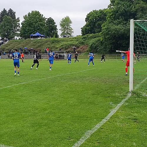 Kopfballchance Singen