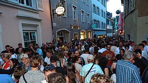 Knapp 5000 Besucher strömten laut Angaben des Veranstalters zur ersten Auflage des Gassenfreitags am 2. Mai in die Niederburg.