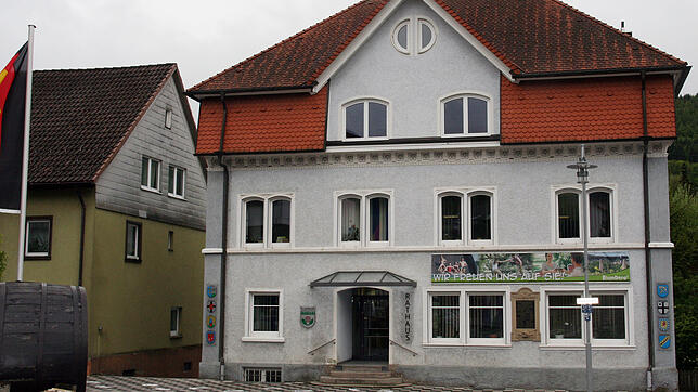 Im Blumberger Rathaus wurde über die Gründung der Soforthilfe für die Wirtschaft entschieden. Bild: Bernhard Lutz