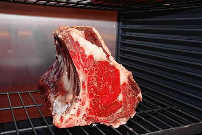 Dry Agend Steak vom Bodenseerind bei Hierling.