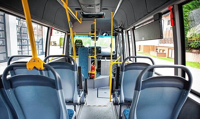 Innenansicht eines für den „On-Demand-Verkehr“ in Tuttlingen vorgesehenen Kleinbusses mit Rollstuhl- oder auch ...