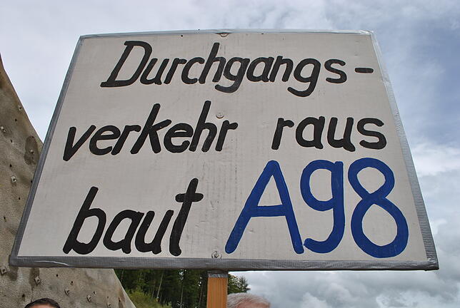 Hier geht noch nichts: Anwohner der Bundesstraße 34 am Hochrhein hoffen auf Entlastung vom Durchgangsverkehr.