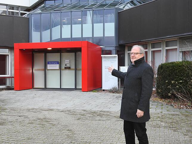 Bild 2: Früheres Spital-Gebäude wird saniert: In drei Wochen sollen Arbeiten am Gesundheitscampus beginnen