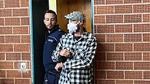 Vor dem Landgericht Konstanz ist ein 37-Jähriger wegen versuchtem Totschlag in Tateinheit mit gefährlicher Körperverletzung angeklagt. ...
