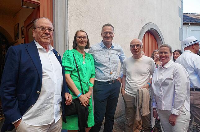Bild 24: Eintrag ins Goldene Buch beim Heimatabend des Tiengener Schwyzertags – Wir haben die Bilder
