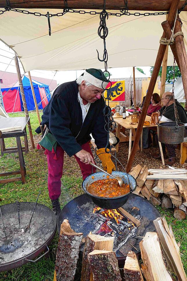 Bild 3: Tausende Besucher tauchten beim siebten "Stettener Spectaculum", 25.-27. Juli, ins Mittelalter ein