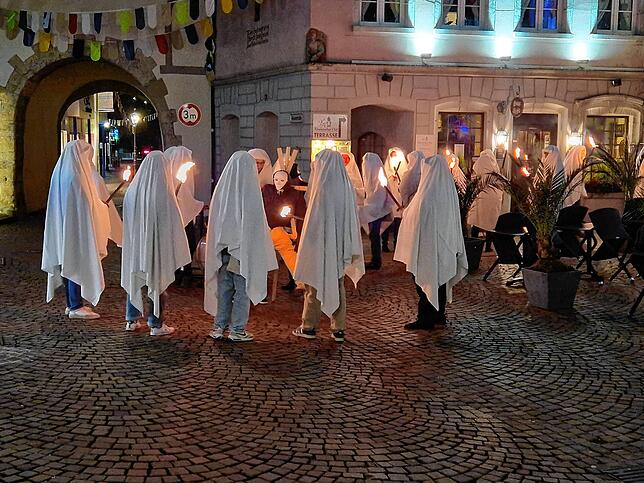 Bild 1: Fasnacht in Waldshut: Die Narren feiern mit schaurig-schönem Abgesang – Ein unvergesslicher Höhepunkt