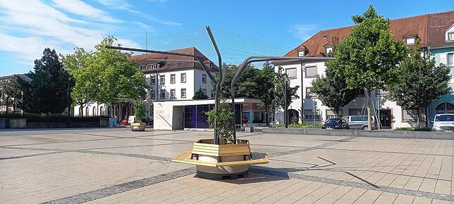 Ein Metallgestell, das künftig Schatten spenden soll. So sehen die Urban Trees aus.