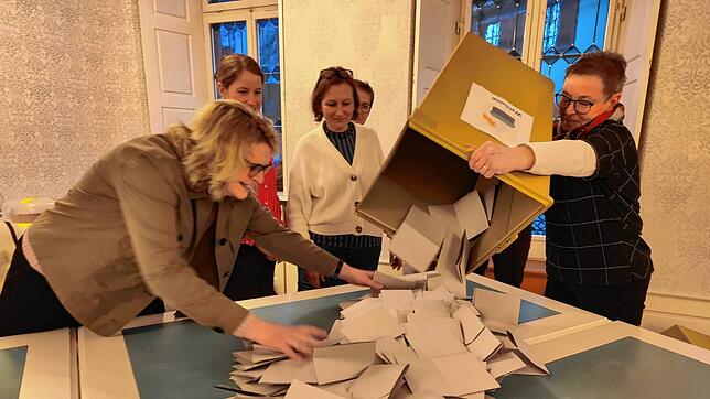180 Männern und Frauen waren am Wahlsonntag in Waldshut-Tiengen im Einsatz.
