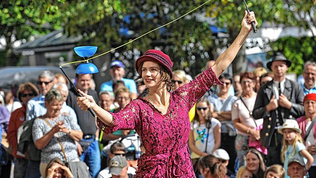 Akrobatik und Poesie vereinen sich in der Altstadt: Maria die Gauklertochter begeistert 2018.