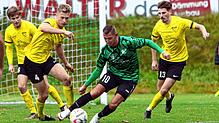 In Zukunft nicht mehr im Trikot des VfR Stockach zu sehen: Rene Greuter (Mitte)