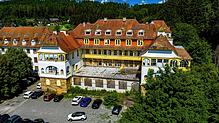 Aus einiger Entfernung ist die alte Pracht des Hauses Hohenbaden zu erahnen. Jetzt soll die Bad Dürrheimer Immobilie im Rahmen eines ...