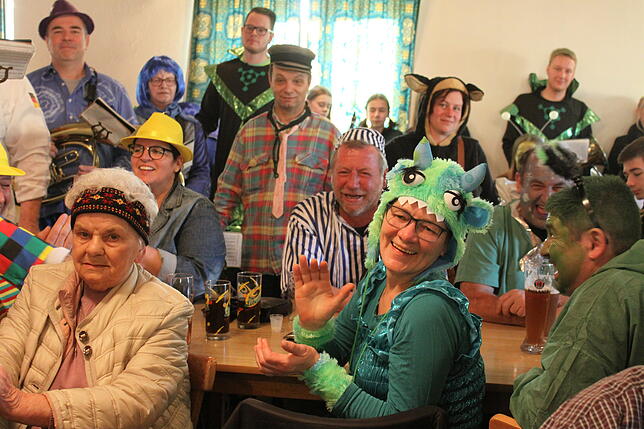 Aufmerksam lauschten die Besucher den Vorträgen und hatten ihren Spaß an manch Anekdote aus dem Dorf.