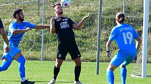 Neue Aufgabe: Marc Müller (Mitte auf dem Archivfoto) verlässt den Bezirksliga TuS Stetten und wird Trainer beim SV Herten II.