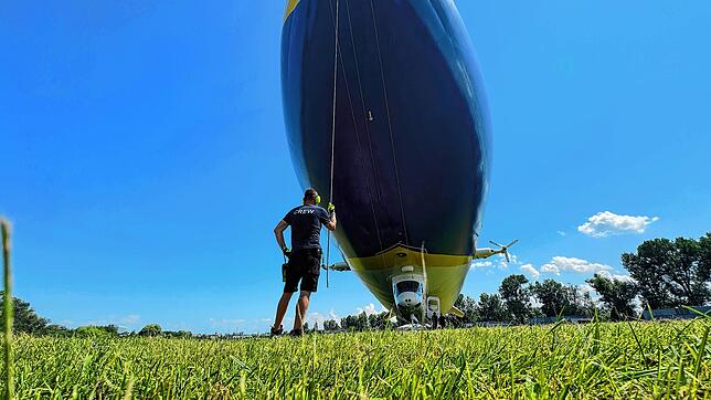 (Archivbild von 2024) Am Samstag, 20. Juli, verkehrte das Luftschiff der Deutschen Zeppelin-Reederei vom Konstanzer Flugplatz aus.