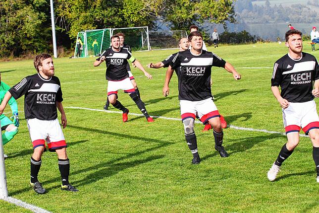Bild 22: FC Dettighofen bleibt nach 0:2-Niederlage bei der SG Bettmaringen siegloses Schlusslicht der Liga &ndash; und wir haben Bilder!