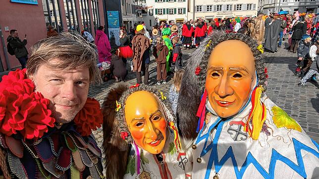 Die Stimmung steigt am Konstanzer Münsterplatz.