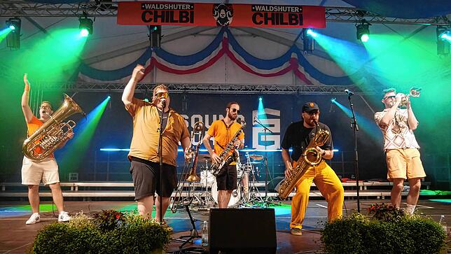 Bild 6: Chilbi 2025 in Waldshut: Große Waldhaus Brassnacht mit „Brasslufthamma“ und „SoundGurus“