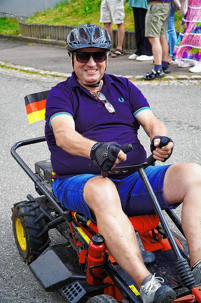 Bild 6: Ausgelassene Stimmung bei dem Dorffest in Tengen-Watterdingen