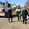 Freuen sich über den Abschluss der Erschließungsarbeiten im Gewerbegebiet Niederwiesen II in Bräunlingen: Die Leiterin des ...
