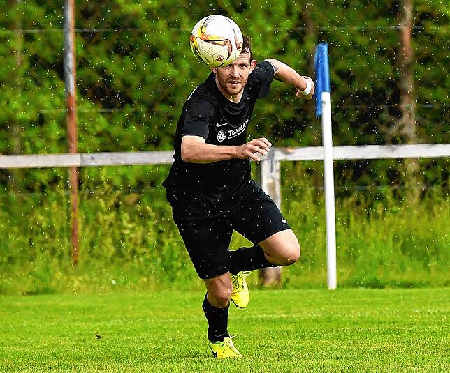 Ab zum Nachbarn: Timo Bernauer (27) hat den A-Kreisligisten Spvgg. Brennet-Öflingen verlassen und stürmt künftig für den Nachbarverein ...