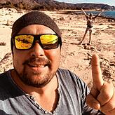 Ihre Zeit verbringen die beiden häufig mit Wanderungen an der Küste wie hier in Elafonissi auf Kreta.