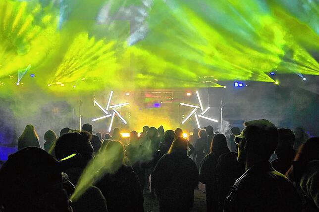 Beim Electronic Village Fäscht #2 in Mönchweiler feiern 400 Besucher im Freien. Eine Disko mit Dach wäre sicherlich eine gefragte ...