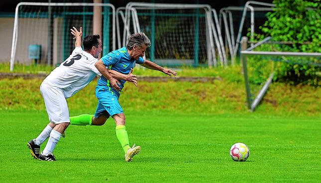 Bild 12: Ü40-Männer des FC Radolfzell stehen nach 6:0 gegen Pfaffenweiler/Ehrenkirchen im Verbandspokalfinale