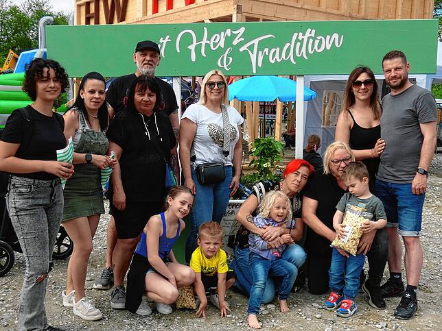 Bild 29: Bilder von der Jahrhundertparty im Festzelt mit Live-Acts und mega Stimmung