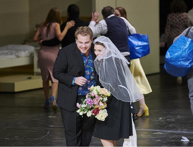 Wie echt ist diese Liebe? Figaro (Michael Nagl) und mit Susanna (Esther Dierkes).