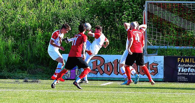 Bild 24: FC RW Weilheim setzt sich mit 5:2 gegen den FC Hochrhein durch &ndash; und wir haben Bilder!