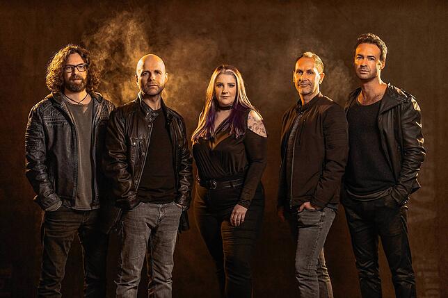 Die Band Diva tritt mit ihrer neuen Sängerin Debora Vater auf. Sie ist bekannt aus der 2022er-Staffel der TV-Sendung „The ...