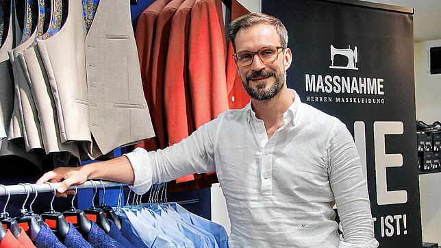 Marco Totzek zieht mit seinem Geschäft für Herren-Maßkleidung nach Hüfingen. Für seine Fläche im ehemaligen Herrenmodegeschäft Schmoll ...