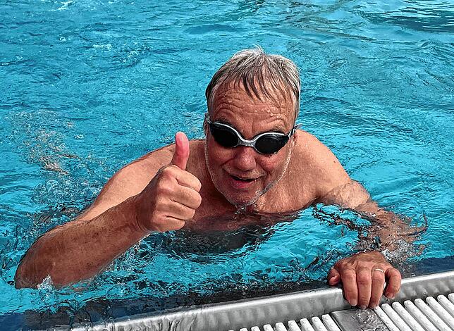 Heribert Schwarz hat das tägliche Schwimmtraining in seinen Alltag eingebaut. „Wenn ich im Urlaub bin, vermisse ich das ...