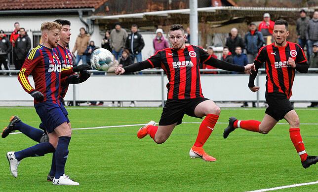 Bild 10: FC 08 Bad Säckingen ist enttäuscht nach dem 2:2 gegen den SC Lauchringen &ndash; wir haben die Bilder!