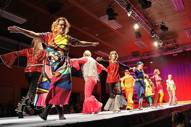 Bild 23: Bilder von der Turngala in Güttingen
