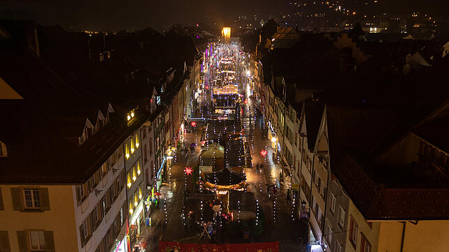 Der Waldshuter Weihnachtsmarkt ist einer der zeitlich und physisch längsten in der Region. In malerischer Kulisse zwischen den Fassaden ...