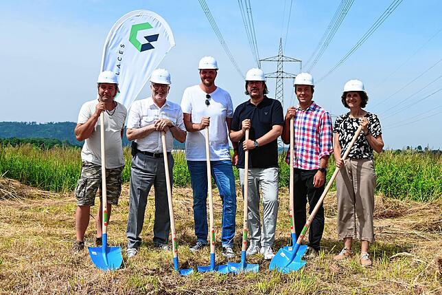 Sie freuen sich über den Spatenstich für Green Places (von links): Projektleiter Malte Winkler, Bürgermeister Rainer Stolz, Johannes ...