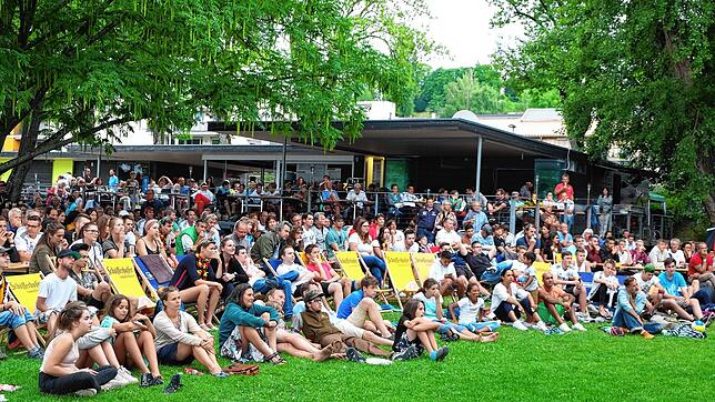 Fußball-Weltmeisterschaft 2018: Viele Gäste haben sich damals zum Public Viewing im Ostbad versammelt, um die Spiele gemeinsam ...