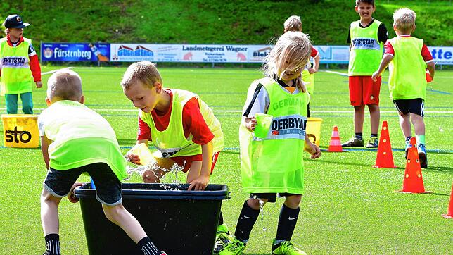 Neue Fußballtalente verschiedener Jahrgänge sind beim FC Bergalingen immer willkommen. Bild: Matthias Scheibengruber