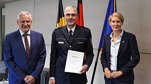 Staatssekretär Thomas Blenke, Polizeipräsident Jürgen von Massenbach-Bardt (Mitte) und Landespolizeipräsidentin Stefanie Hinz: Am Montag ...