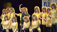 13-mal Tina Turner: Die grandiose Darbietung der Zämmägwürfleten unter der Regie von Evi Weh, Stephanie Cordobes und Melanie Beck erhält ...