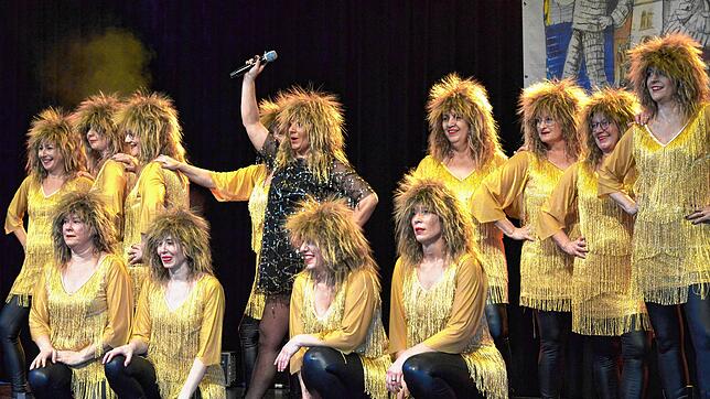 13-mal Tina Turner: Die grandiose Darbietung der Zämmägwürfleten unter der Regie von Evi Weh, Stephanie Cordobes und Melanie Beck erhält ...