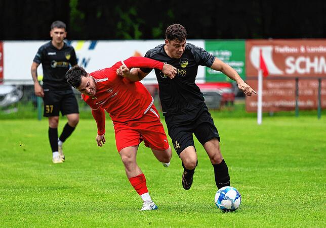 Bild 33: FC Pfaffenweiler feiert nach 2:1-Erfolg Relegationsplatz. Wir waren mit der Kamera dabei.