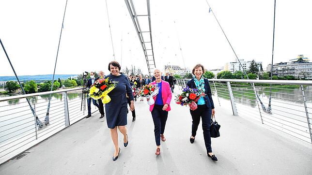 Brückenschlag mit trinationalen Wiederbegegnung im Dreiland: Marion Dammann (Präsidentin des Trinationalen Eurodistricts Basel und ...