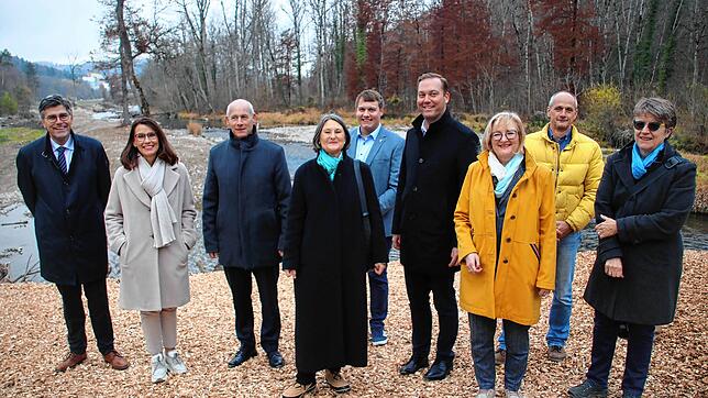 Polit-Prominenz von beiden Seiten der Wutach. Von links: Landrat Martin Kistler, Bundestagsabgeordnete Rita Schwarzelühr-Sutter (SPD), ...