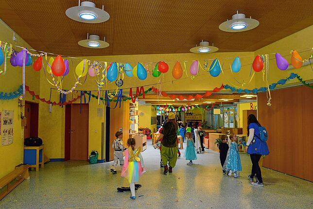 Im Kinderhaus in Wiggenhausen ist das närrische Treiben am Gumpigen nach fast zwei Stunden zu Ende. Das hausinterne Fasnetsprogramm soll ...