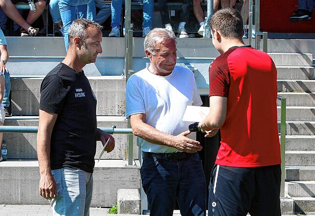 Bild 19: Das torreiche Kellerderby gewinnt der SV Deggenhausertal! Wir waren mit der Kamera dabei!