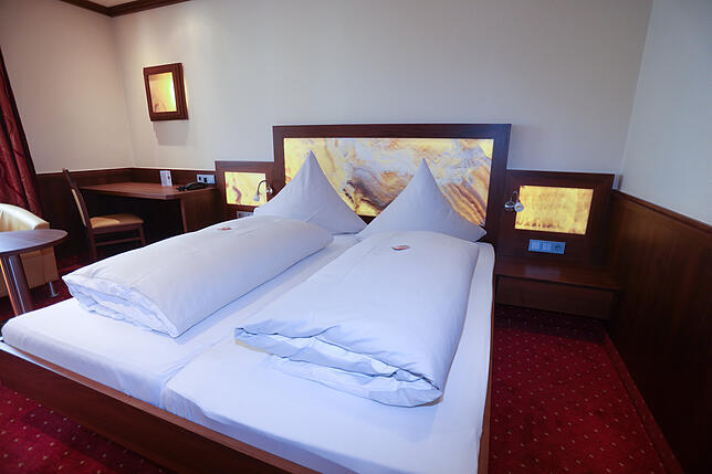Ein Gästezimmer im Hotel Petershof.